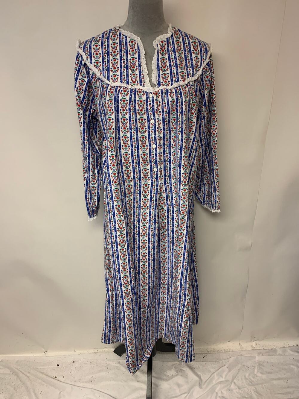 Lang of Salzburg Vintage Night Gown Cottagecore Grandmacore Flannel Womens SZ S